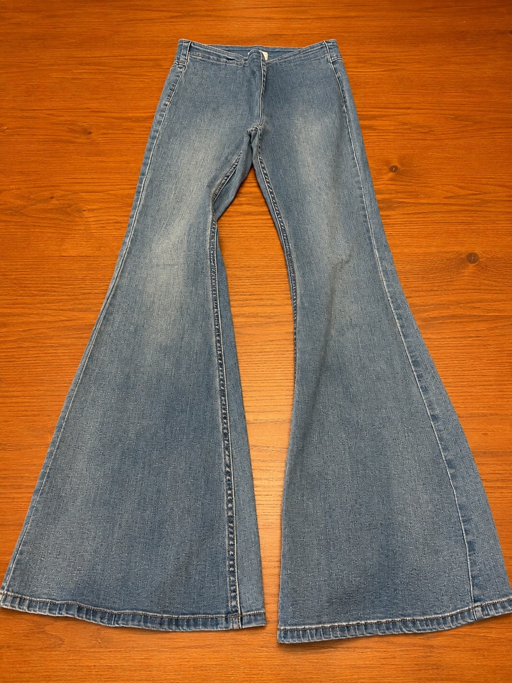 Free People Retro 70s Vibe Flare Jeans pull on knee dart boho